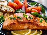 Ăn chuối và cá hồi giúp phụ nữ chống lại tác hại của muối 